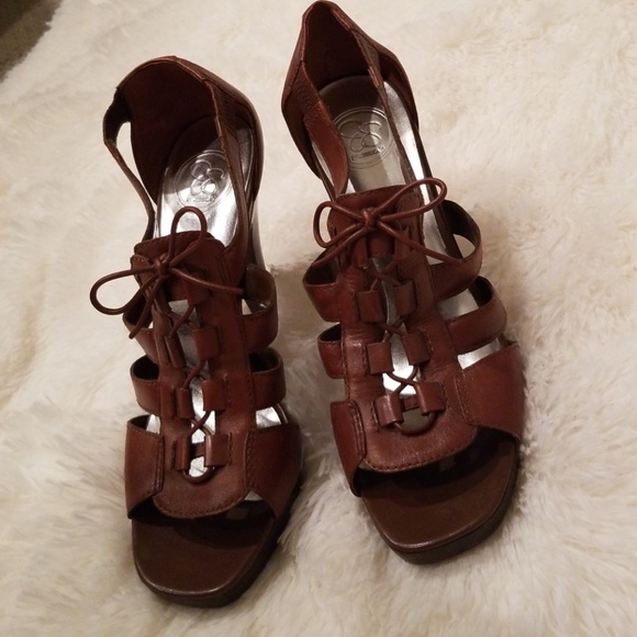 Shoe - Picture 3 of 4